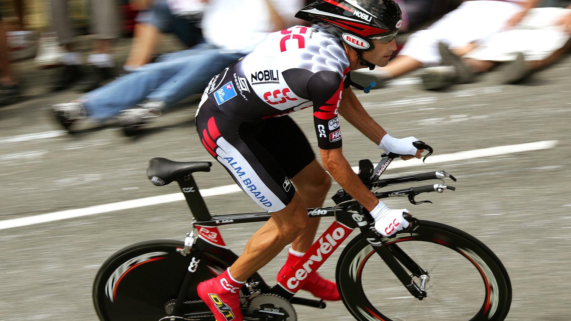 爱游戏app-李恩：在比赛中不断突破对方防线，为全黑队制造无限威胁，搜索李恩